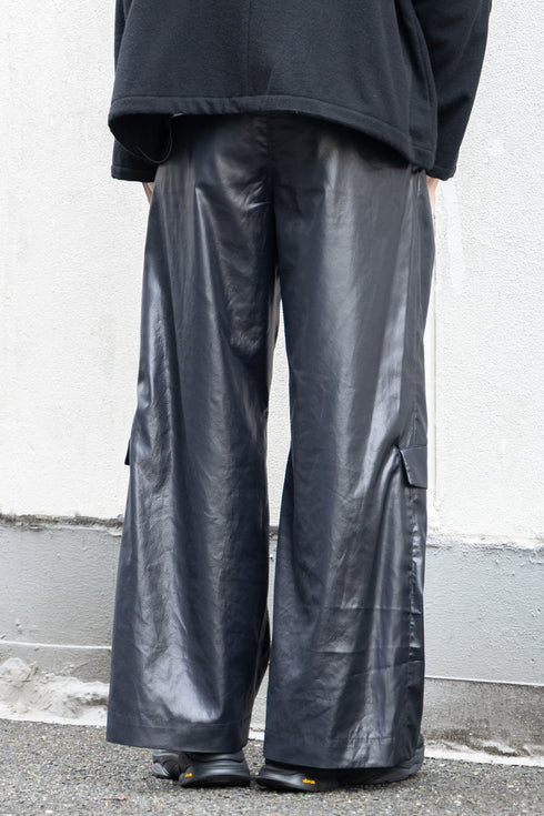 【Licht Bestreben】"FAKE-FAKE LEATHER Ⅱ SHIN FLAP BAGGY TROUSERS"