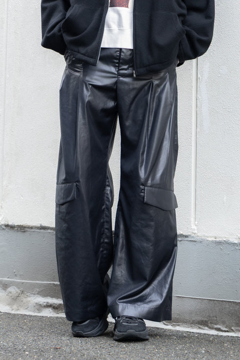 【Licht Bestreben】"FAKE-FAKE LEATHER Ⅱ SHIN FLAP BAGGY TROUSERS"