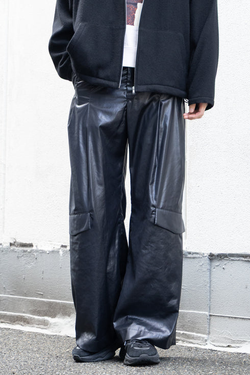【Licht Bestreben】"FAKE-FAKE LEATHER Ⅱ SHIN FLAP BAGGY TROUSERS"