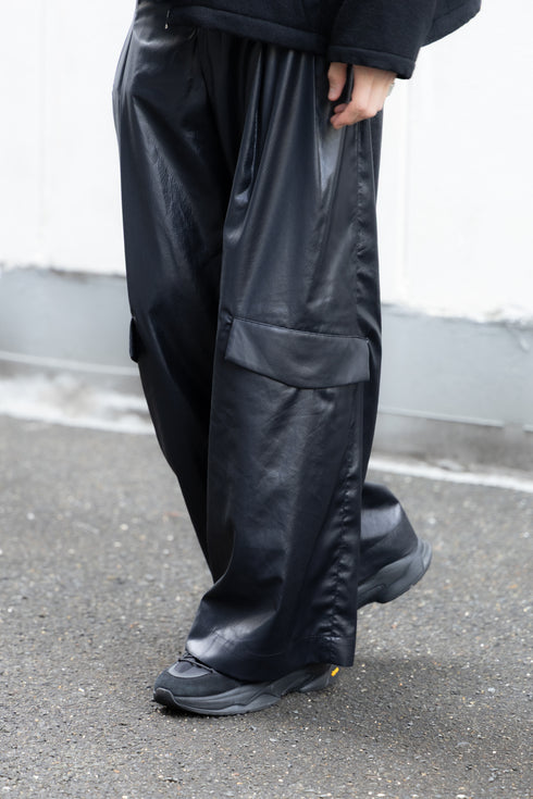 【Licht Bestreben】"FAKE-FAKE LEATHER Ⅱ SHIN FLAP BAGGY TROUSERS"
