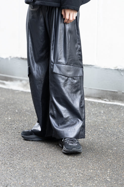 【Licht Bestreben】"FAKE-FAKE LEATHER Ⅱ SHIN FLAP BAGGY TROUSERS"