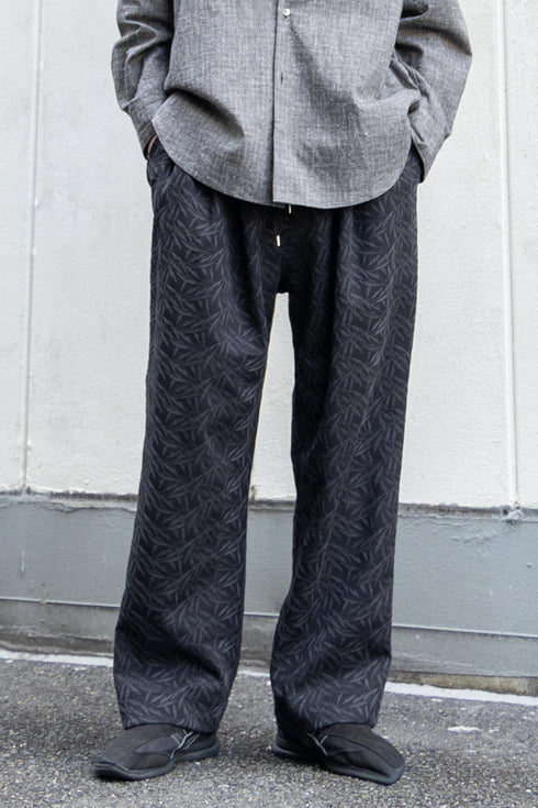 【Licht Bestreben】"Embroidery 3 Tuck Easy Trousers"