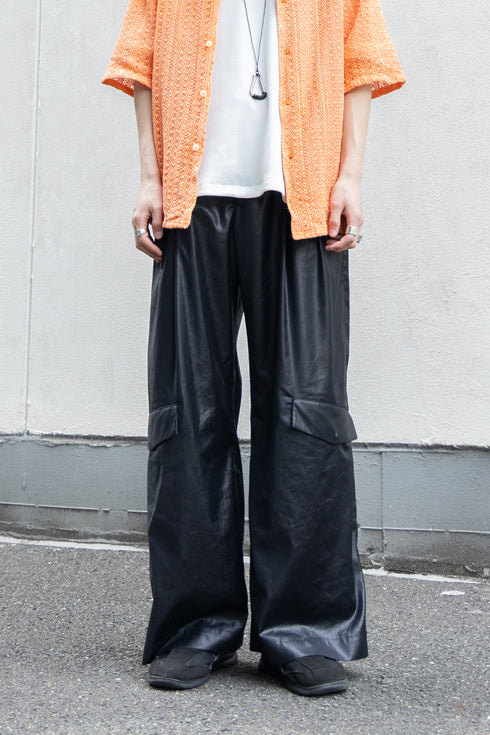 【Licht Bestreben】"FAKE-FAKE LEATHER Ⅱ SHIN FLAP BAGGY TROUSERS"