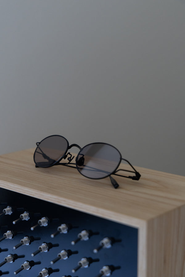 【GLITCH】"OYRA OVAL SUNGLASSES"