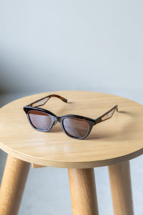 【GLITCH】"JAM CAT-EYE SUNGLASSES"