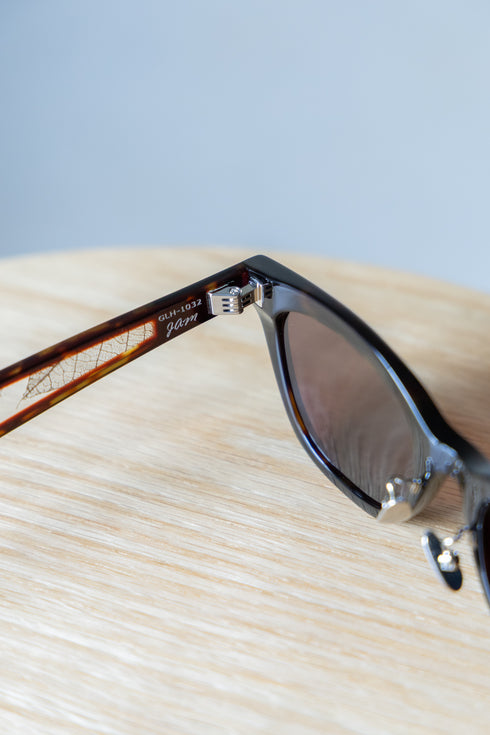【GLITCH】"JAM CAT-EYE SUNGLASSES"
