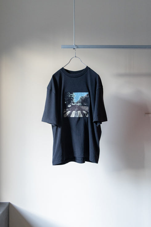 【THE JEAN PIERRE】"PHOTO EMB SS TEE"
