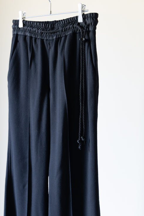 【ETHOSENS】"Super140's wool pin tuck sweatpants"