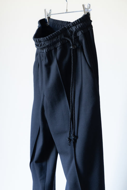【ETHOSENS】"Super140's wool pin tuck sweatpants"