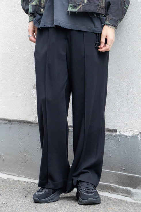 【ETHOSENS】"Super140's wool pin tuck sweatpants"
