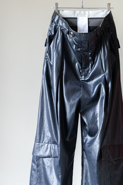 【Licht Bestreben】"FAKE-FAKE LEATHER Ⅱ SHIN FLAP BAGGY TROUSERS"