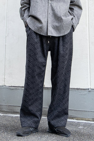 【Licht Bestreben】"Embroidery 3 Tuck Easy Trousers"