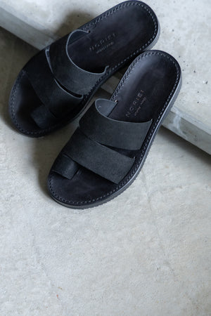 [NORIEI] "LOOP SANDAL (SUEDE)"