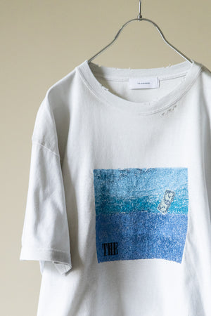 【THE JEAN PIERRE】"PIGMENTDYE PHOTO EMB SS TEE "