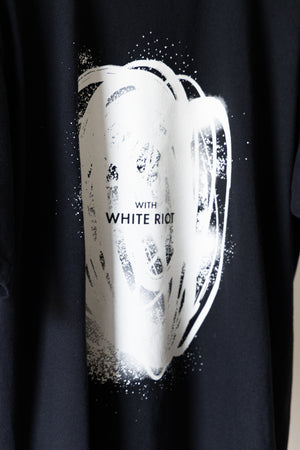【TAUPE】"WITH WHITE RIOT ティーシャツ"