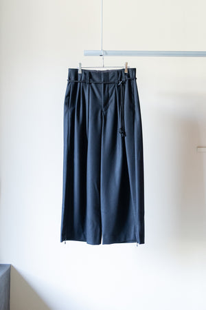 [ETHOSENS] "Super 120 Wool Flannel Squeeze Slacks"